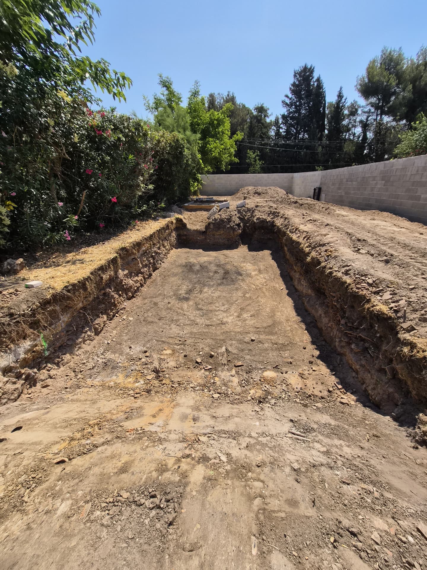 Terrassement d'une fosse de piscine