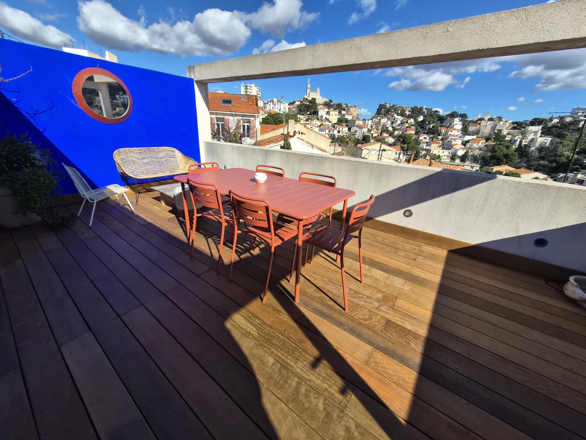 Rooftop en bois exotique avec vue