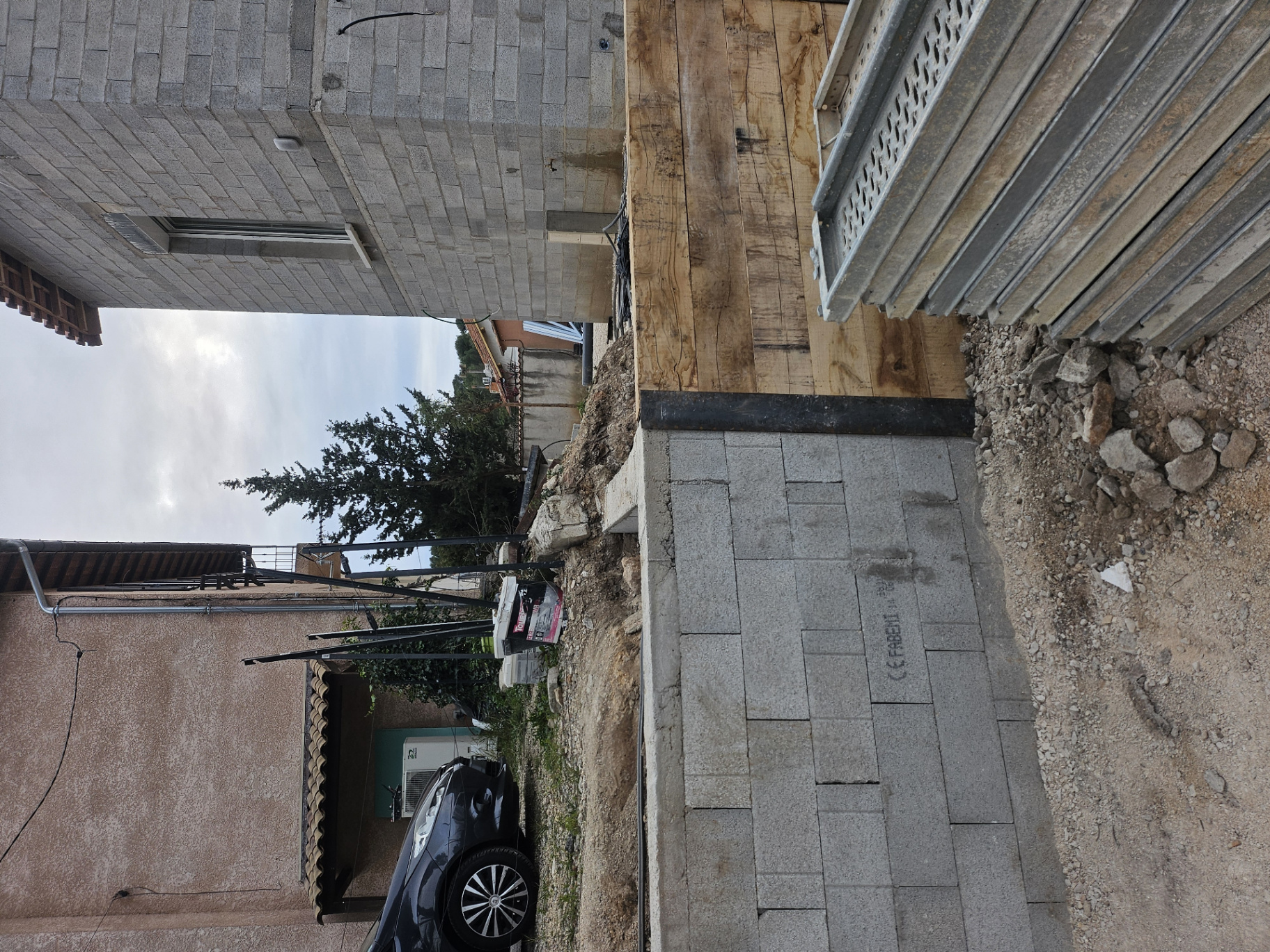 Mur de soutènement en construction